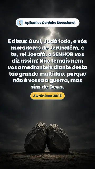 Imagem do versículo 2 Crônicas 20:15: E disse: Ouvi, Judá todo, e vós moradores de Jerusalém, e tu, rei Josafá. o SENHOR vos diz assim: Não temais nem vos amedronteis diante desta tão grande multidão; porque não é vossa a guerra, mas sim de Deus.
